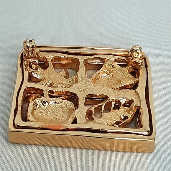 Autumn Brooch Gold Tone Metal Framing Enamel Colored Pumkin Acorn Leaves - Picture 5 of 7